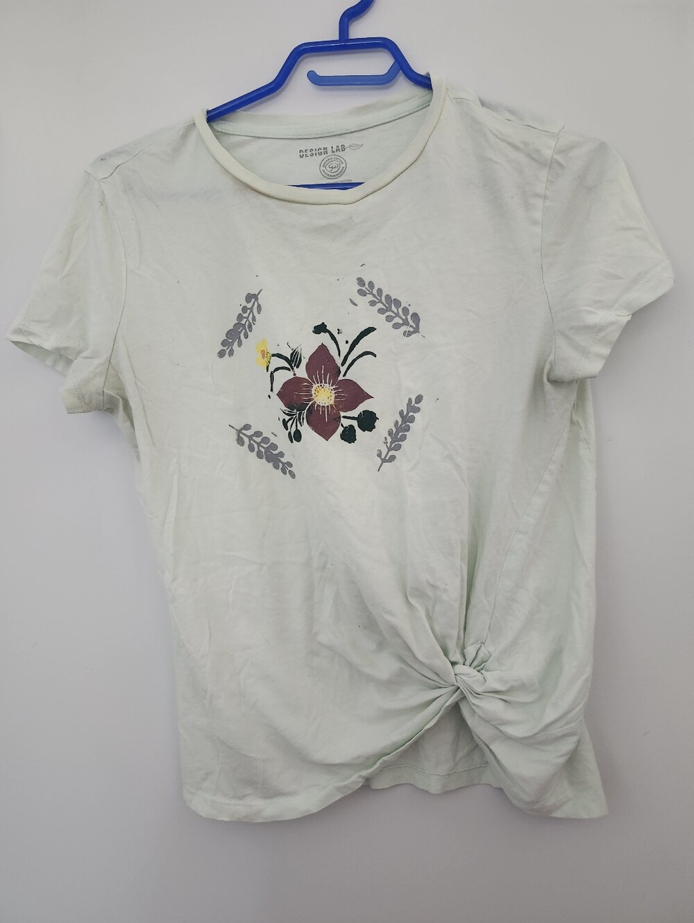 Design Lab Organic Cotton Tie-Side T-Shirt – Medium | Light Green Wildflowers